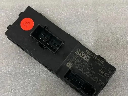 Audi A4 S4 B9 8W Tailgate/trunk control unit/module 4M8959107B