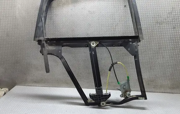 Rear door manual window regulator