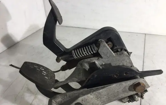 Mercedes-Benz Sprinter W901 W902 W903 W904 Pedal assembly A6382900316 A9012902016 A9012901916