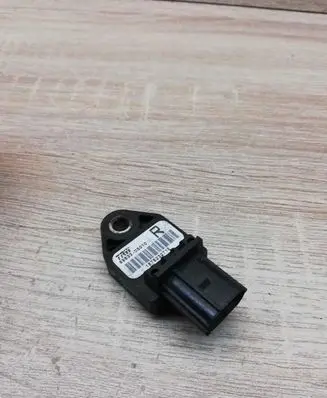 Toyota Avensis T250 Airbag deployment crash/impact sensor 8983305010