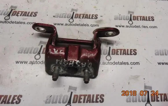 Nissan Qashqai+2 Rear door upper hinge