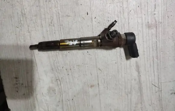 Mercedes-Benz GLA W156 Fuel injector 166006212R
