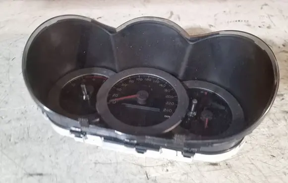 Toyota RAV 4 (XA30) Speedometer (instrument cluster) 8380042D12