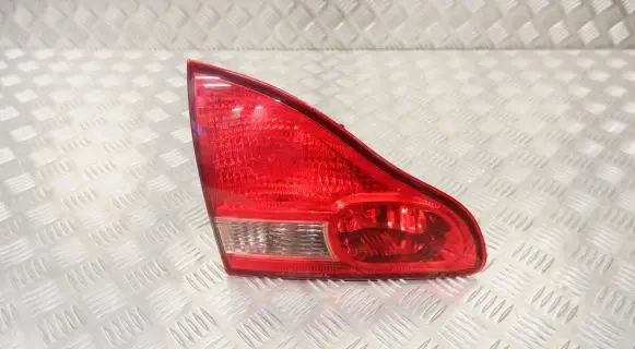 Toyota Avensis Verso Tailgate rear/tail lights