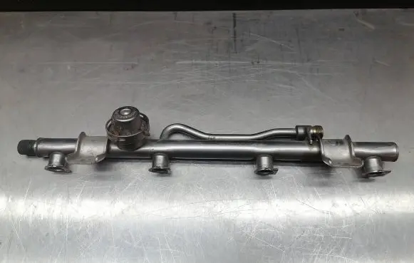 Mercedes-Benz C W203 Fuel main line pipe A1110703095