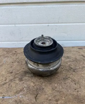 Mercedes-Benz E W211 Engine mount bracket
