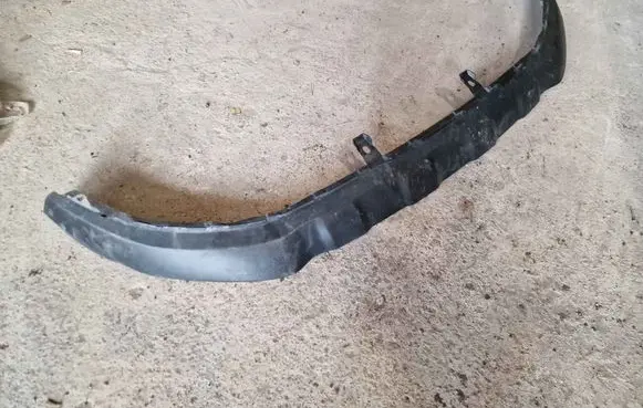 Front bumper lip