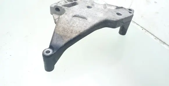 Volkswagen PASSAT B6 Engine mounting bracket 03G199207F