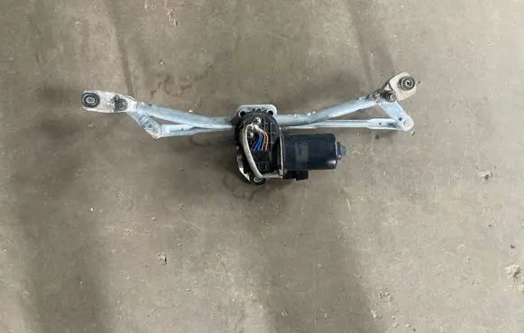 Front wiper linkage and motor