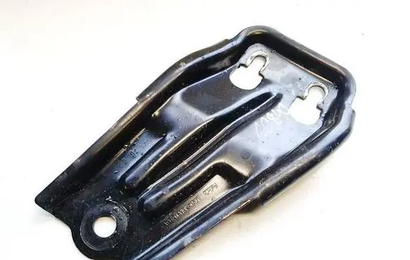 Engine mounting bracket