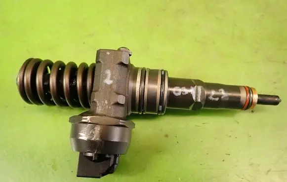 Skoda Superb B5 (3U) Fuel injector 0414720038 038130073AK