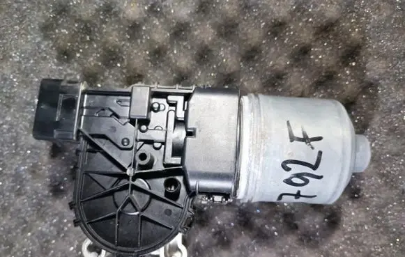 Peugeot 308 Wiper motor 0390241584