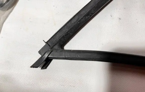 Mercedes-Benz A W168 Front door vent window glass four-door 1687250266