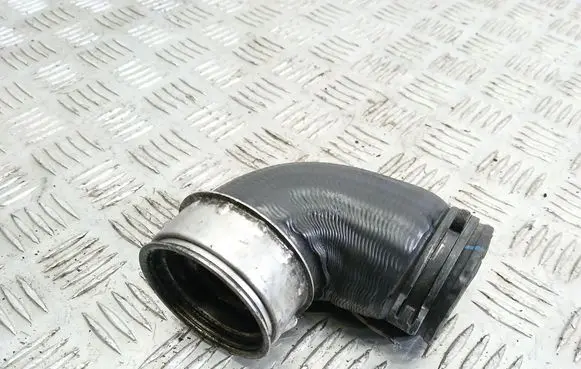 Volkswagen PASSAT B5.5 Intercooler hose/pipe