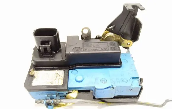 Volvo XC70 Front door lock 30663042