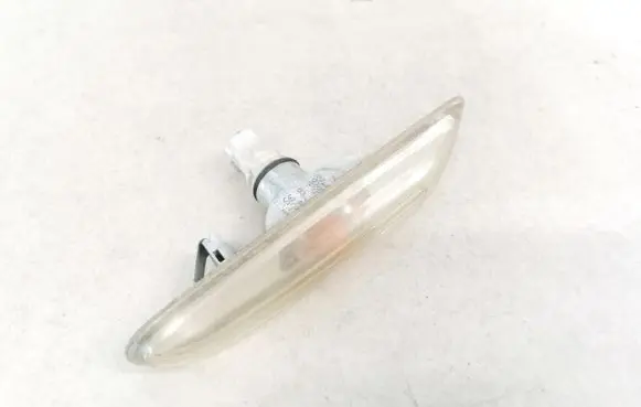 BMW 3 E46 Front fender indicator light 69113715 71657421