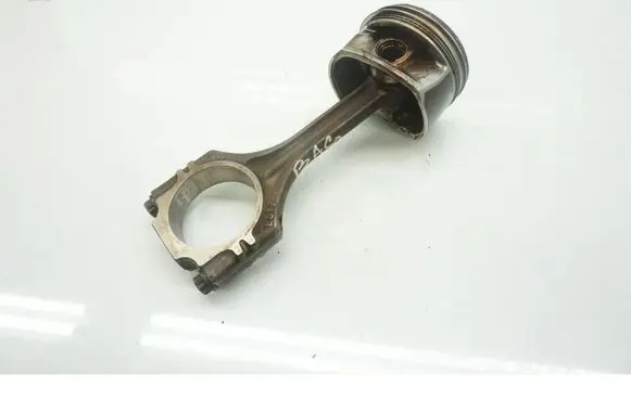 Volkswagen Golf V Piston with connecting rod 