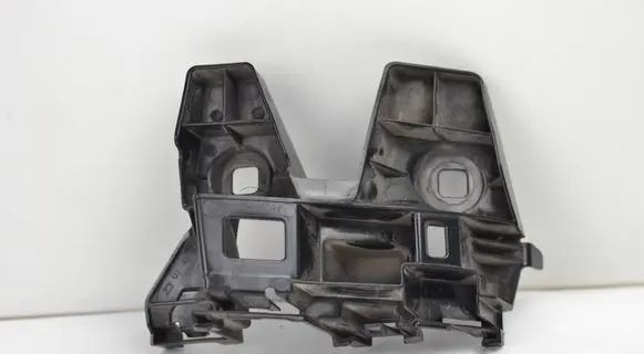 Rear bumper mounting bracket