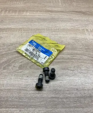 Hyundai i30 Flywheel bolts 2323127010