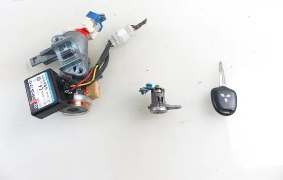 Mitsubishi Outlander Ignition lock MR587312