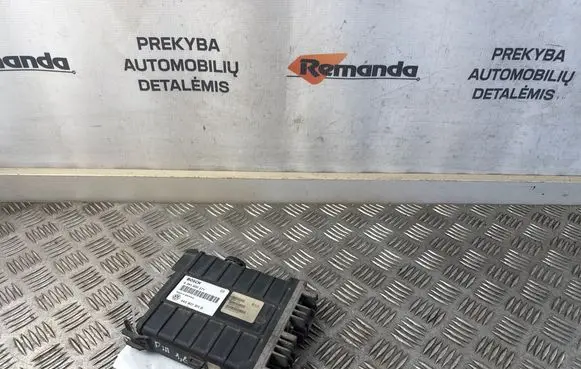 Volkswagen PASSAT B3 Engine control unit/module 0261200271 443907311D