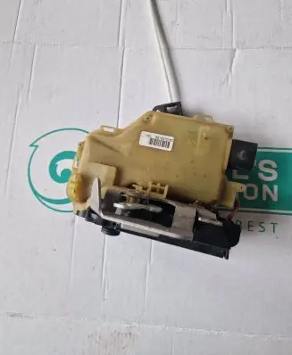 Audi A4 S4 B7 8E 8H Front door lock 8E1837016D