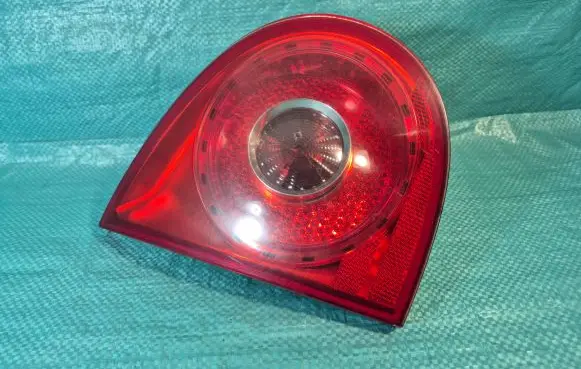Volkswagen Golf V Tailgate rear/tail lights 1K6945093E