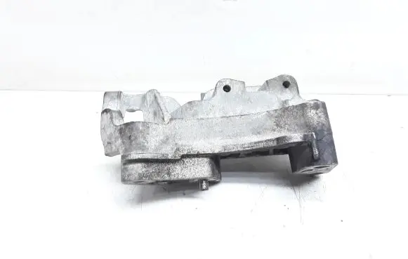 Engine mounting bracket