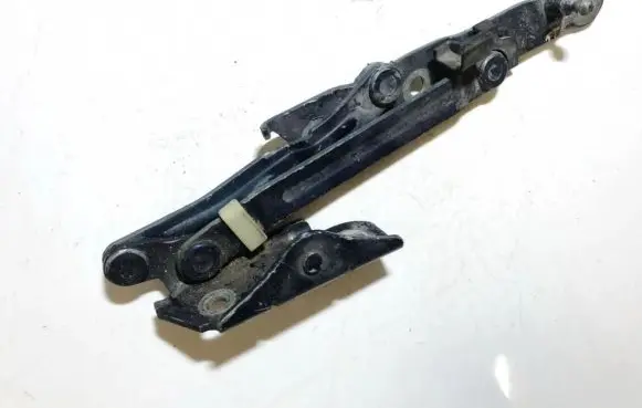 Nissan Primera Tailgate/trunk/boot hinge