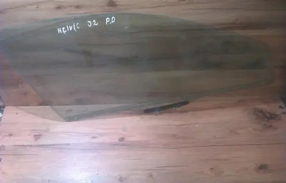 Honda Civic Front door window glass four-door