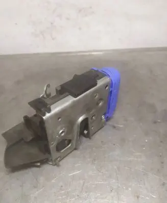 Audi A4 S4 B5 8D Rear door lock 8D0839015A