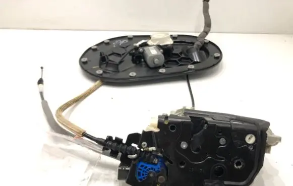 Audi Q7 4M Front door lock
