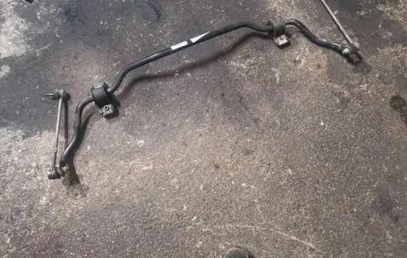 Chrysler 200 Front anti-roll bar/sway bar 04877679AE