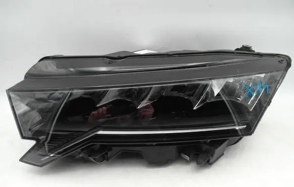 Skoda Octavia Mk4 Headlight/headlamp 5E4941009 LE22A6497