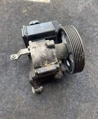 Citroen Xsara Picasso Power steering pump 9636320580