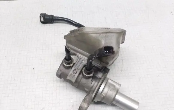 Peugeot 407 Master brake cylinder