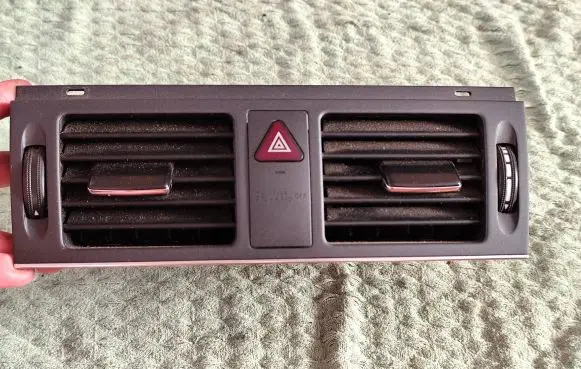 Mercedes-Benz C AMG W204 Dash center air vent grill A2048307354 8163701 5931001