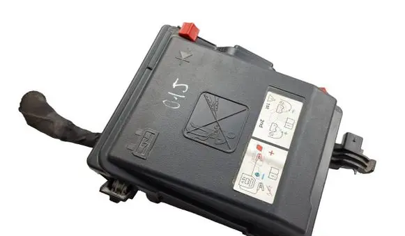 Peugeot 3008 II Fuse module 9804846880
