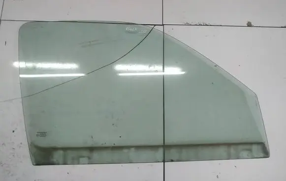 Volkswagen Golf III Front door window glass four-door AS2
