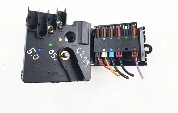 Mercedes-Benz CLS C219 Fuse module A2115461241