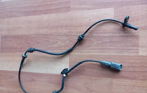 Citroen C4 II Picasso ABS brake wheel speed sensor 9674852280