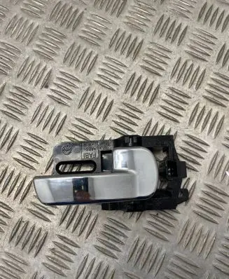 Nissan Qashqai Front door interior handle 80670