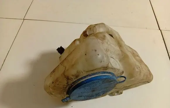 Mercedes-Benz A W169 Windshield washer fluid reservoir/tank A1698690820