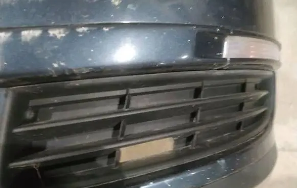 Volkswagen PASSAT B6 Front bumper lower grill 