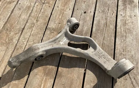 Volkswagen Touareg II Front lower control arm/wishbone 7P0407151E