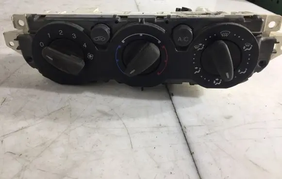 Ford Focus C-MAX Climate control unit 69607003