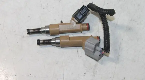 Toyota Auris E180 Fuel injector 232500T030