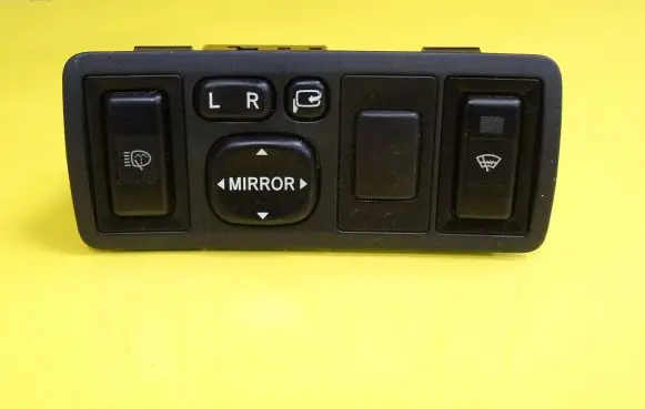Toyota Avensis T250 Wing mirror switch 777669