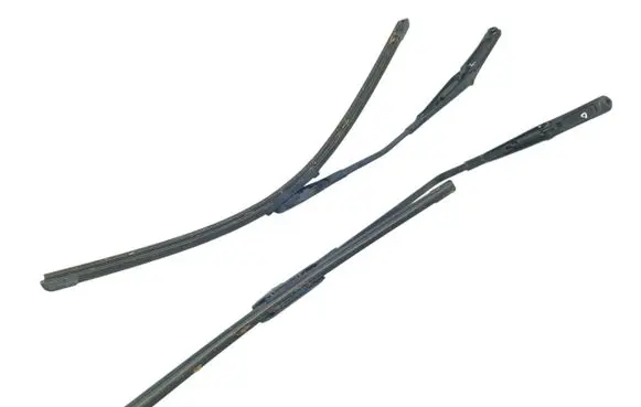 Front wiper blade arm