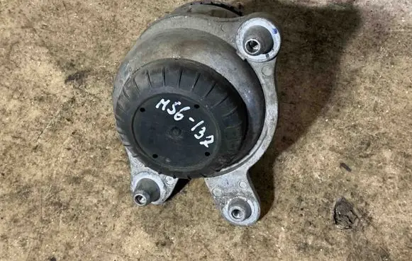 Engine mount bracket